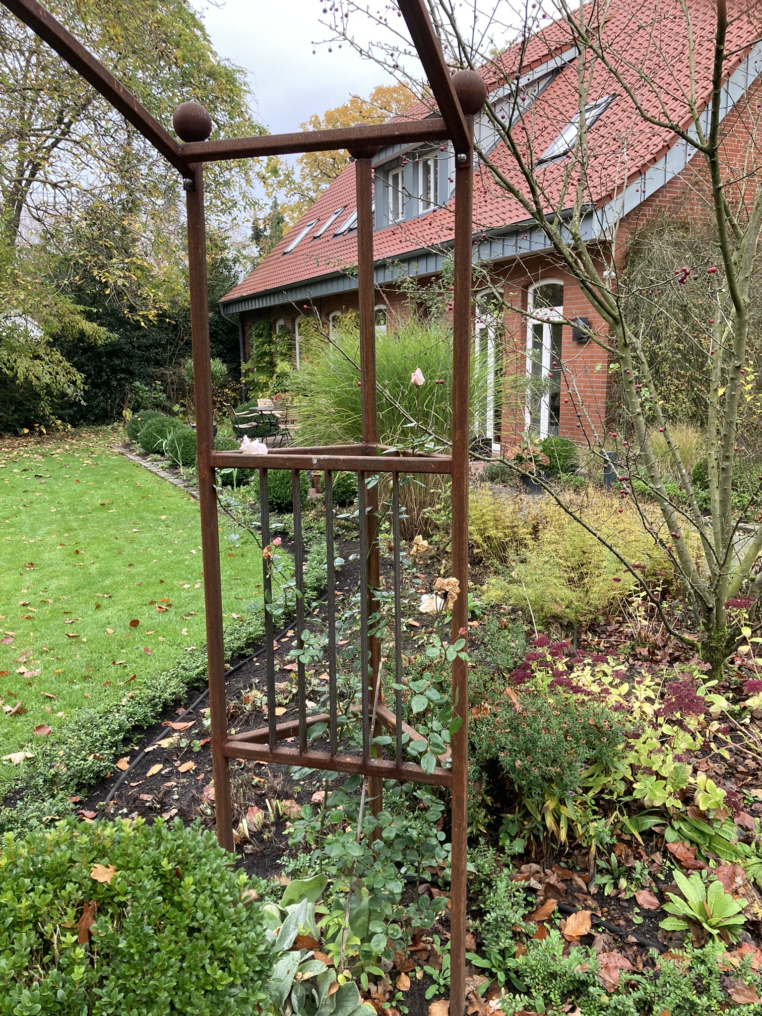 Rosenbogen handgefertigt aus Metall